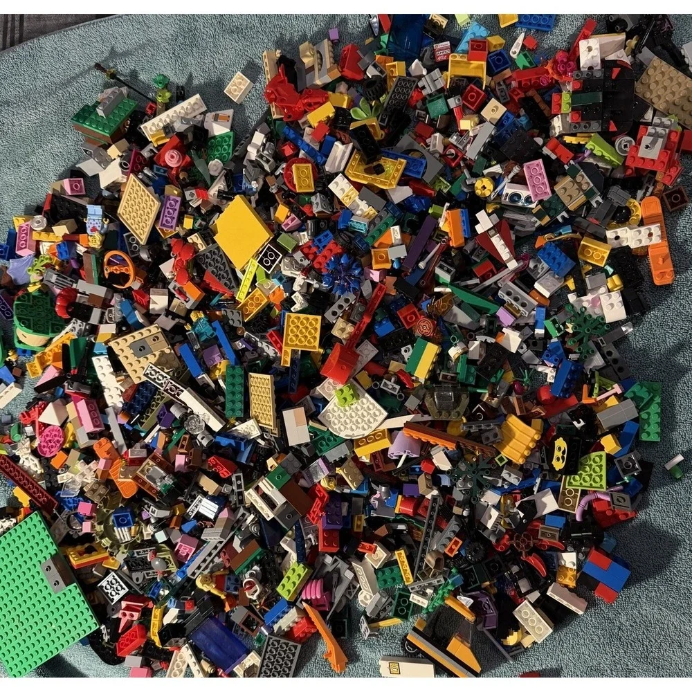 6 lb 11 oz LEGO Bulk Lot Minifigures Baseplates Parts Pieces Mixed 107 oz